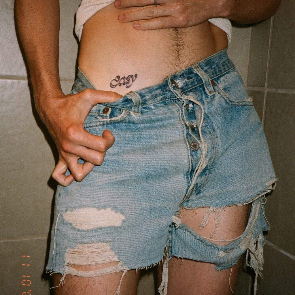 Troye Sivan & Kacey Musgraves, "Easy" (Ft. Mark Ronson) [📷 : Capitol]